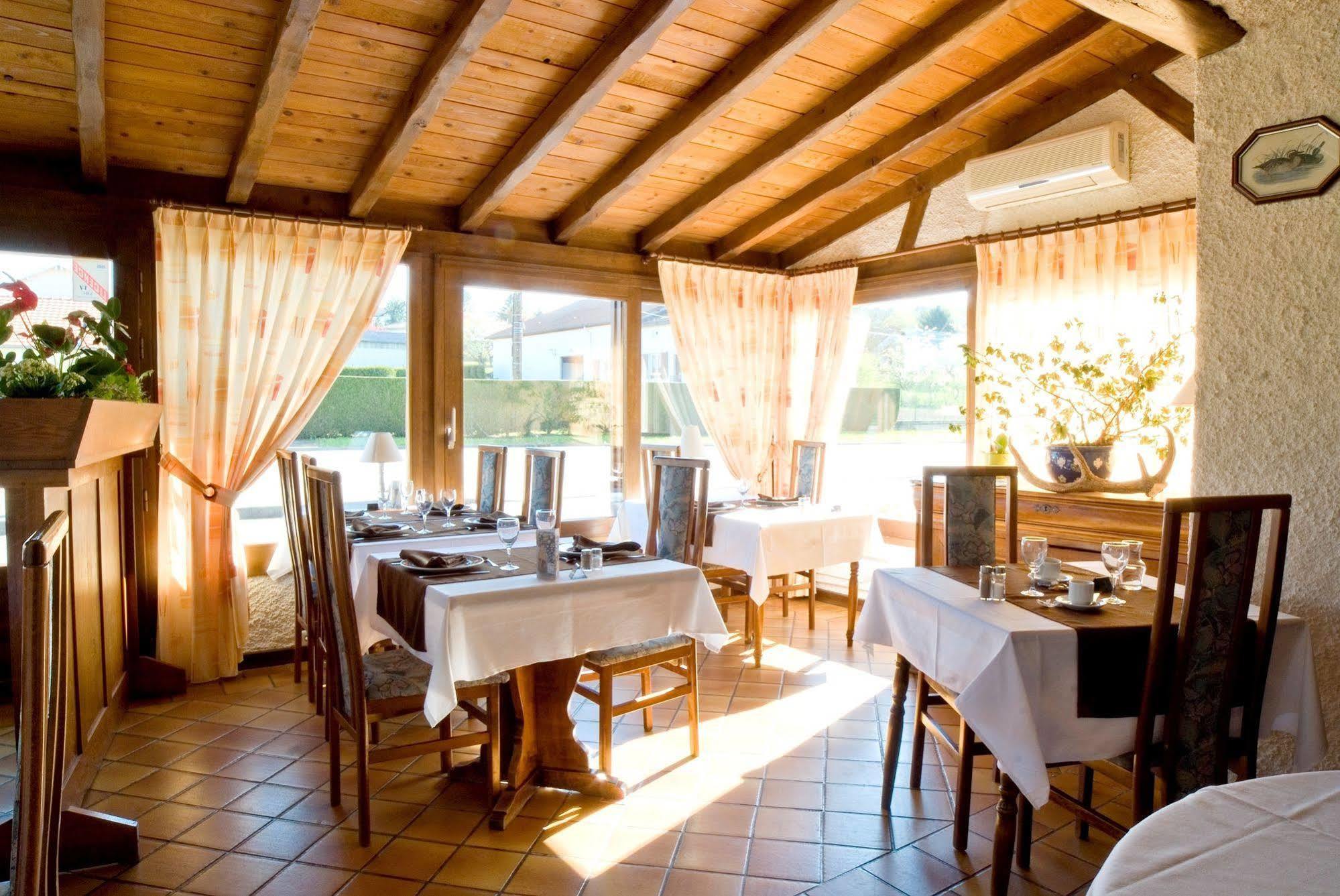 Logis Le Relais De Vacherauville Εξωτερικό φωτογραφία